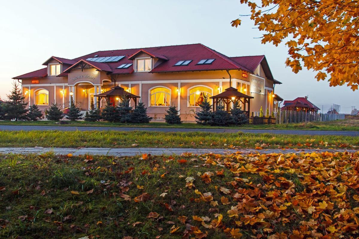 Dworek Rozany Hotel & Restauracja Namysłów Exterior foto