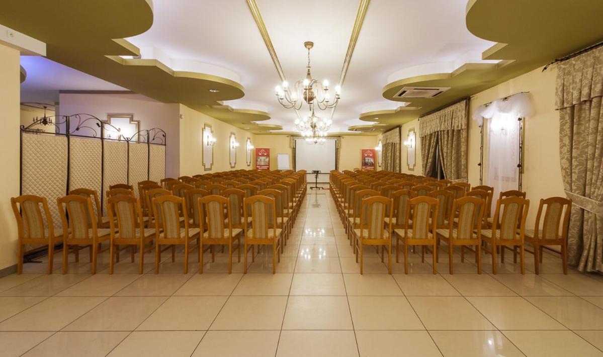 Dworek Rozany Hotel & Restauracja Namysłów Exterior foto